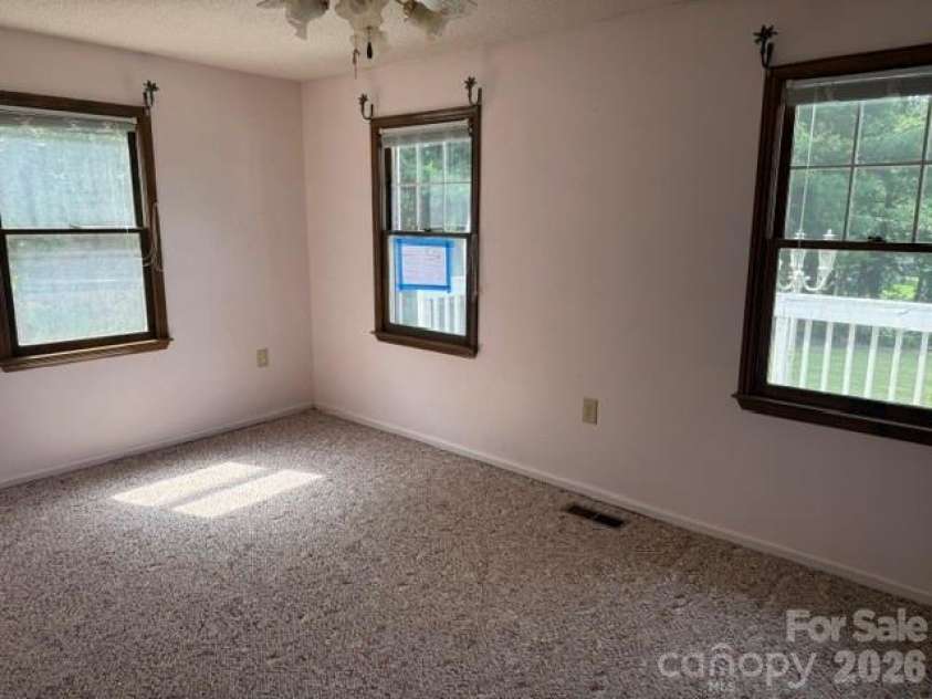 1764 Spurgeon Road, Hickory, NC 28602.  MLS# CAR4390819, YatesRealty ID 28725. 