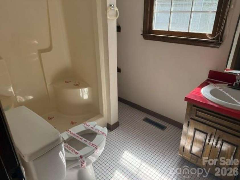 1764 Spurgeon Road, Hickory, NC 28602.  MLS# CAR4390819, YatesRealty ID 28725. 