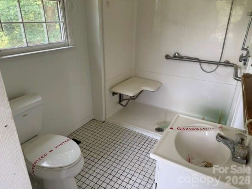 1764 Spurgeon Road, Hickory, NC 28602.  MLS# CAR4390819, YatesRealty ID 28725. 