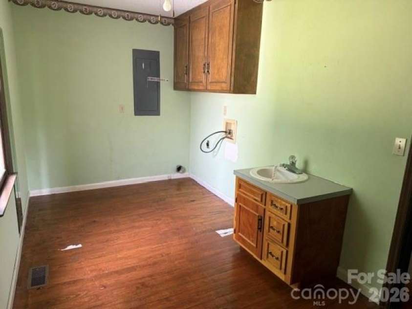 1764 Spurgeon Road, Hickory, NC 28602.  MLS# CAR4390819, YatesRealty ID 28725. 