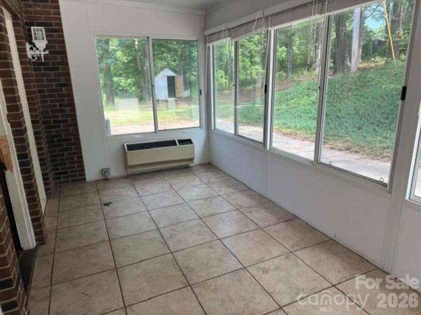 1764 Spurgeon Road, Hickory, NC 28602.  MLS# CAR4390819, YatesRealty ID 28725. 