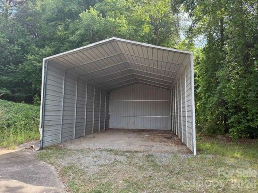1764 Spurgeon Road, Hickory, NC 28602.  MLS# CAR4390819, YatesRealty ID 28725. 