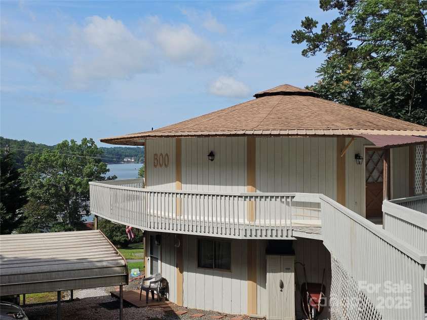 500 Steel Bridge Loop, Hickory, NC 28601.  MLS# CAR4274972, YatesRealty ID 28725. 