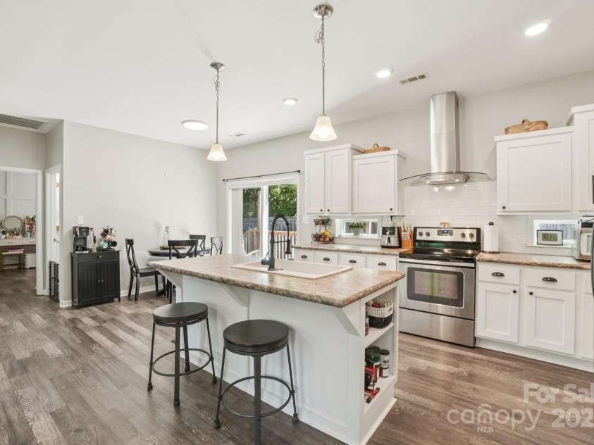 10 Memory Lane, Arden, NC 28704.  MLS# CAR4280435, YatesRealty ID 28727. 