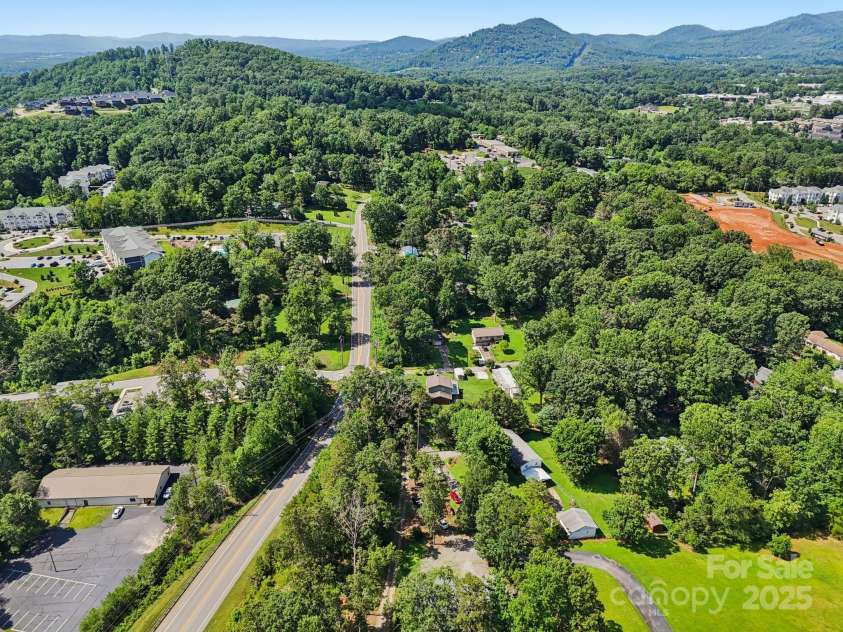 10 Memory Lane, Arden, NC 28704.  MLS# CAR4280435, YatesRealty ID 28727. 