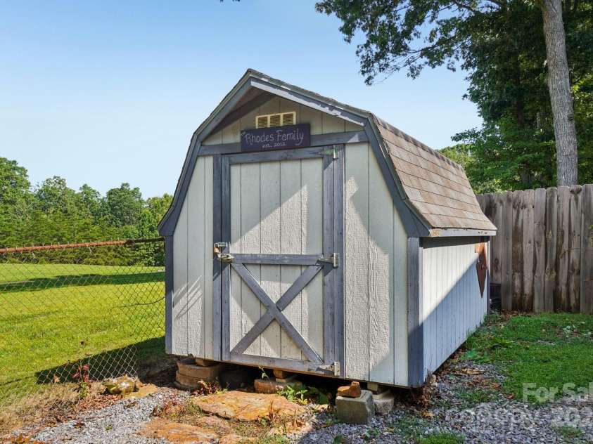 10 Memory Lane, Arden, NC 28704.  MLS# CAR4280435, YatesRealty ID 28727. 