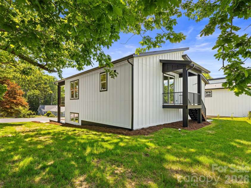 45 Klimovych Road, Hendersonville, NC 28792.  MLS# CAR4390237, YatesRealty ID 28727. 