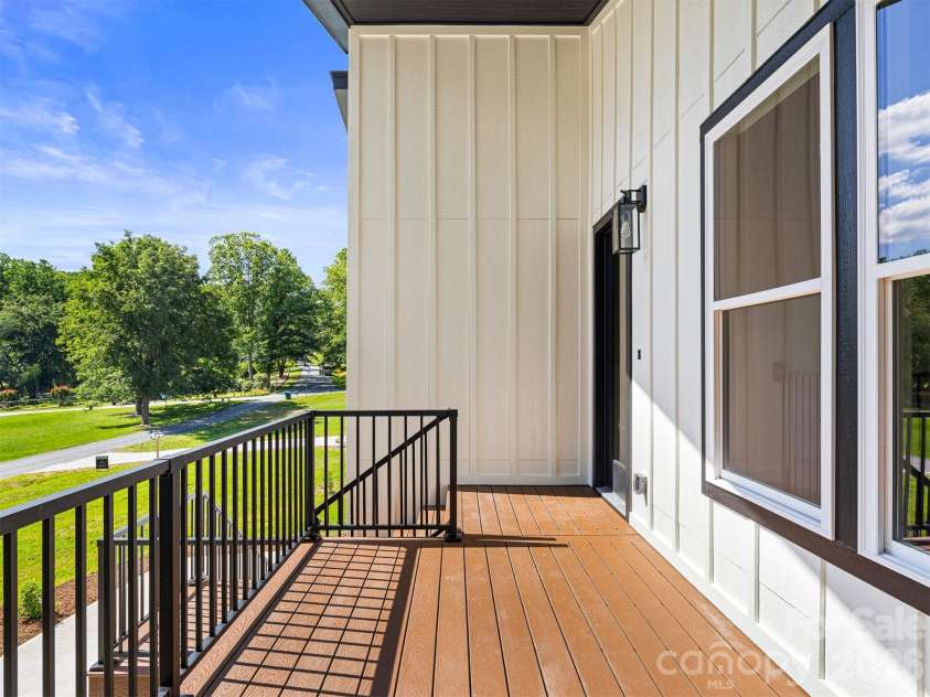 45 Klimovych Road, Hendersonville, NC 28792.  MLS# CAR4390237, YatesRealty ID 28727. 