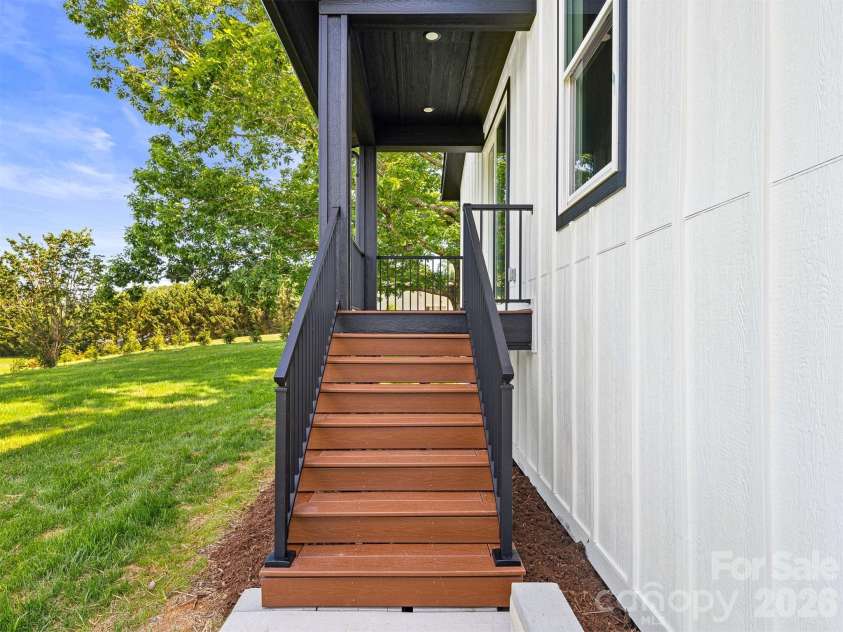 45 Klimovych Road, Hendersonville, NC 28792.  MLS# CAR4390237, YatesRealty ID 28727. 