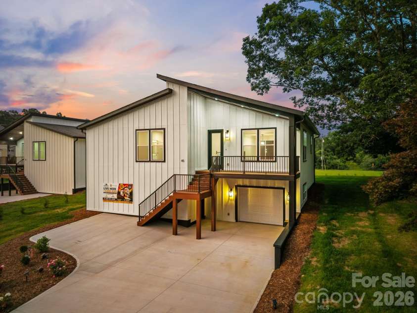 45 Klimovych Road, Hendersonville, NC 28792.  MLS# CAR4390237, YatesRealty ID 28727. 