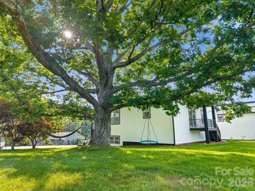 45 Klimovych Road, Hendersonville, NC 28792.  MLS# CAR4390237, YatesRealty ID 28727. 