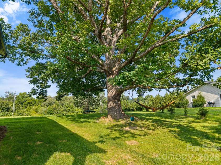 45 Klimovych Road, Hendersonville, NC 28792.  MLS# CAR4390237, YatesRealty ID 28727. 