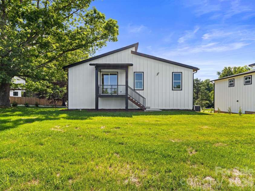 45 Klimovych Road, Hendersonville, NC 28792.  MLS# CAR4390237, YatesRealty ID 28727. BACK YARD