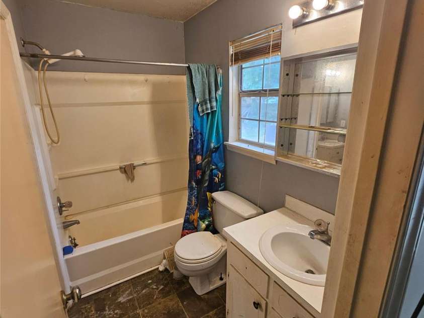4731 Highlake Drive, Charlotte, NC 28215.  MLS# CAR4390845, YatesRealty ID 28728. 