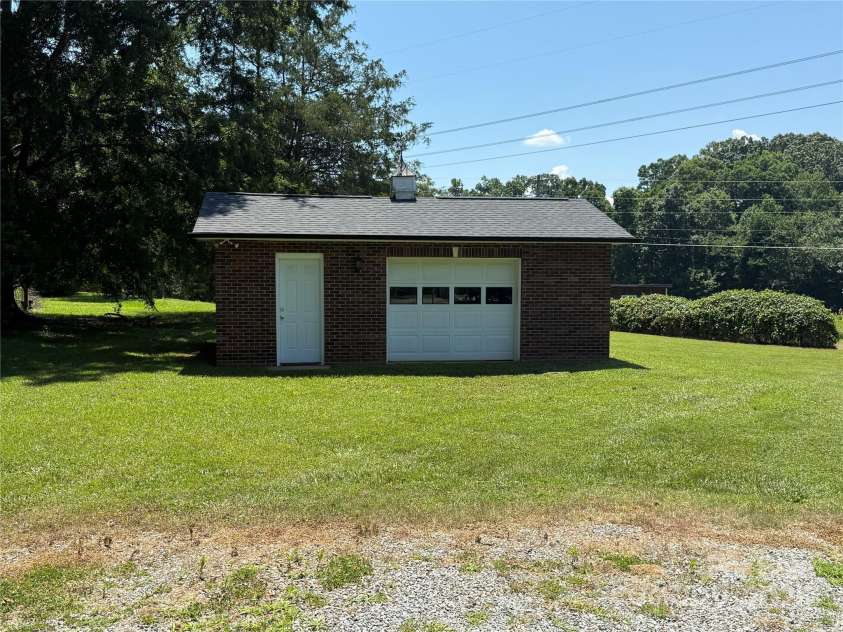 956 Mariposa Road, Stanley, NC 28164.  MLS# CAR4277874, YatesRealty ID 28728. 