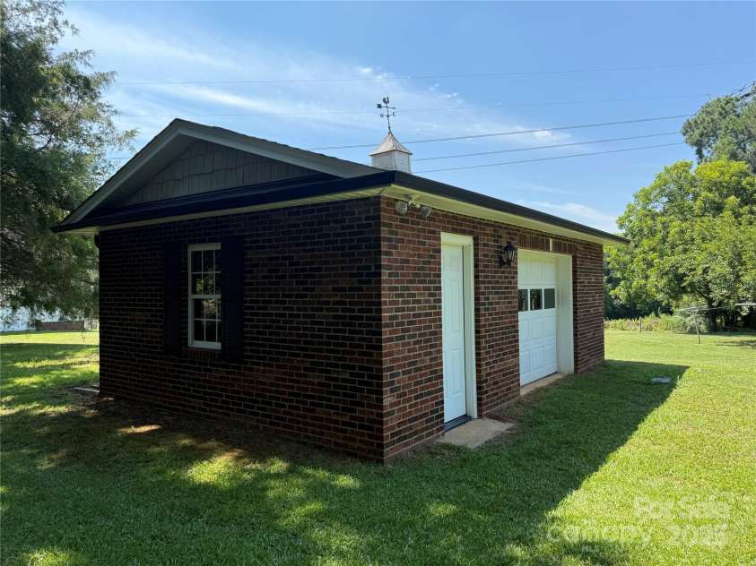 956 Mariposa Road, Stanley, NC 28164.  MLS# CAR4277874, YatesRealty ID 28728. 