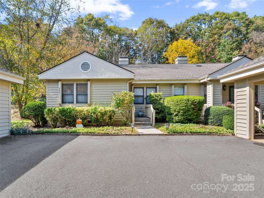 3901 Trinity Court, Asheville, NC 28805.  MLS# CAR4316157, YatesRealty ID 2873. 