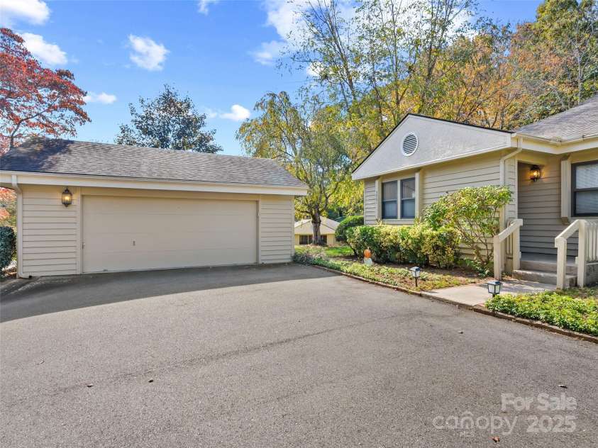 3901 Trinity Court, Asheville, NC 28805.  MLS# CAR4316157, YatesRealty ID 2873. 