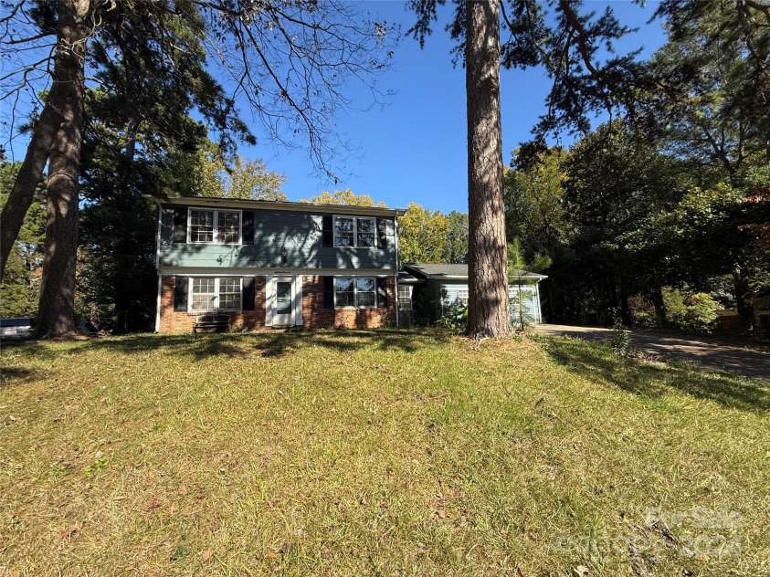 5813 Allenstown Drive, Charlotte, NC 28215.  MLS# CAR4194405, YatesRealty ID 2873. 
