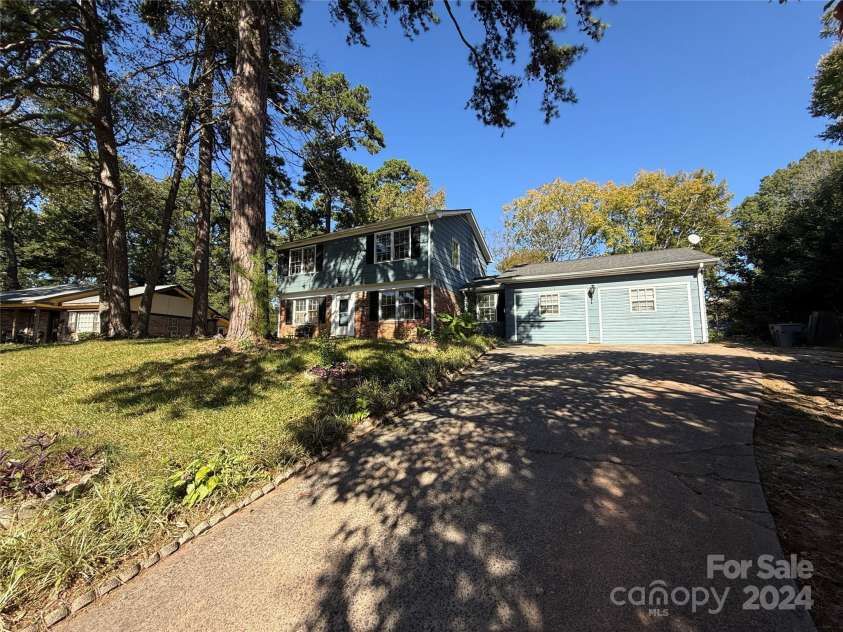 5813 Allenstown Drive, Charlotte, NC 28215.  MLS# CAR4194405, YatesRealty ID 2873. 
