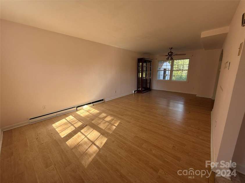 5813 Allenstown Drive, Charlotte, NC 28215.  MLS# CAR4194405, YatesRealty ID 2873. 