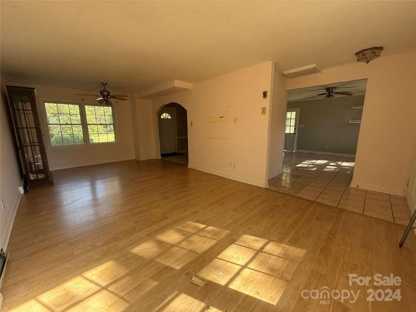 5813 Allenstown Drive, Charlotte, NC 28215.  MLS# CAR4194405, YatesRealty ID 2873. 