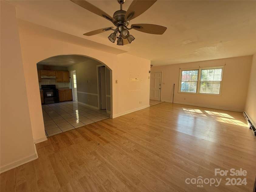 5813 Allenstown Drive, Charlotte, NC 28215.  MLS# CAR4194405, YatesRealty ID 2873. 