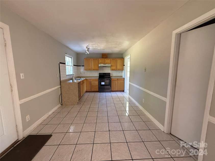 5813 Allenstown Drive, Charlotte, NC 28215.  MLS# CAR4194405, YatesRealty ID 2873. 