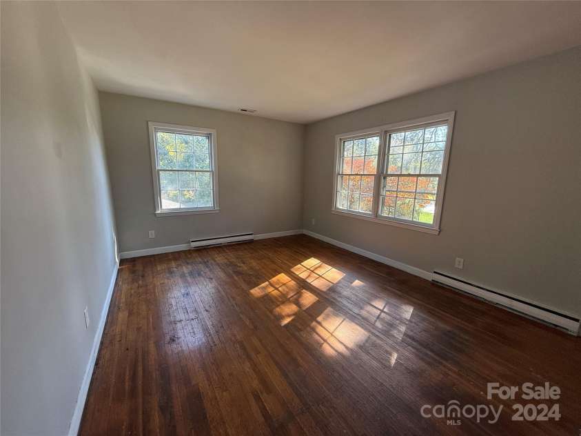 5813 Allenstown Drive, Charlotte, NC 28215.  MLS# CAR4194405, YatesRealty ID 2873. 