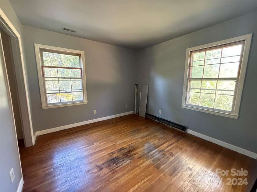 5813 Allenstown Drive, Charlotte, NC 28215.  MLS# CAR4194405, YatesRealty ID 2873. 
