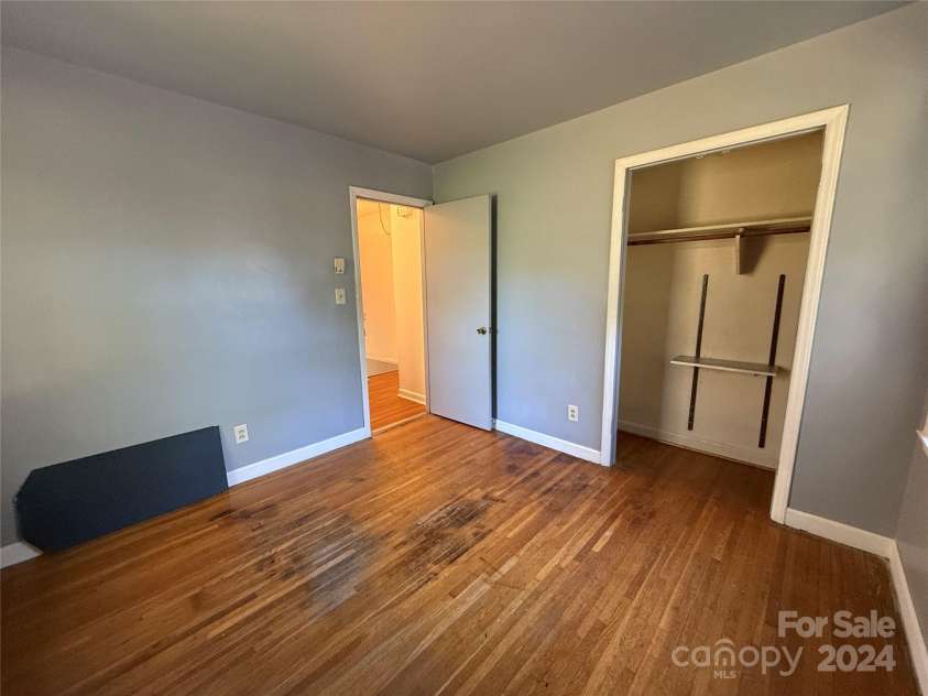 5813 Allenstown Drive, Charlotte, NC 28215.  MLS# CAR4194405, YatesRealty ID 2873. 