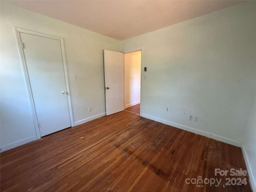 5813 Allenstown Drive, Charlotte, NC 28215.  MLS# CAR4194405, YatesRealty ID 2873. 
