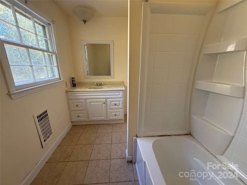 5813 Allenstown Drive, Charlotte, NC 28215.  MLS# CAR4194405, YatesRealty ID 2873. 