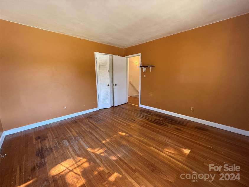 5813 Allenstown Drive, Charlotte, NC 28215.  MLS# CAR4194405, YatesRealty ID 2873. 