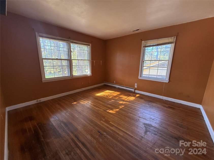 5813 Allenstown Drive, Charlotte, NC 28215.  MLS# CAR4194405, YatesRealty ID 2873. 