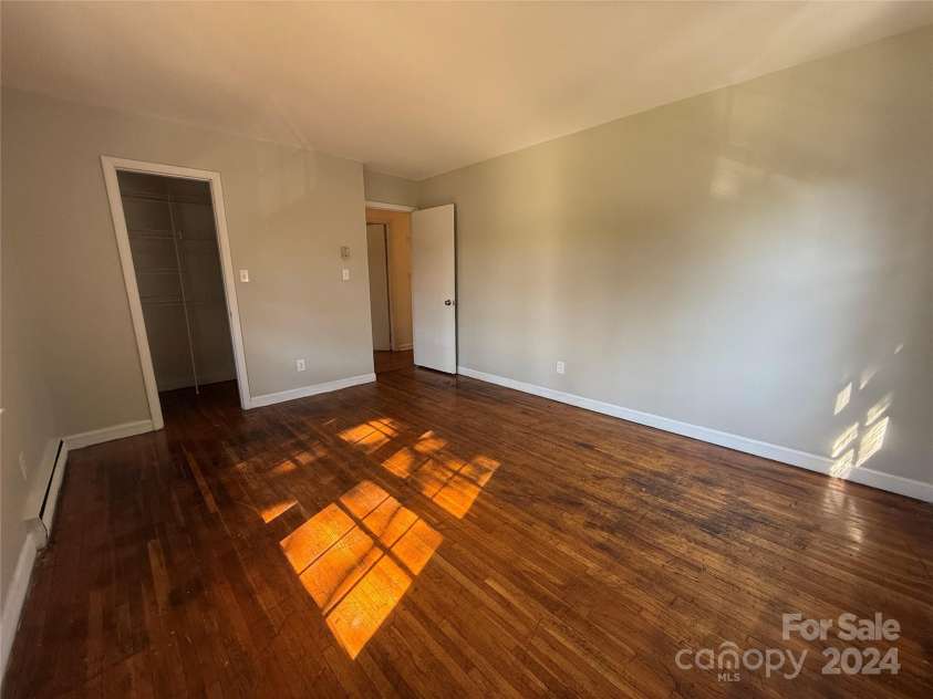 5813 Allenstown Drive, Charlotte, NC 28215.  MLS# CAR4194405, YatesRealty ID 2873. 