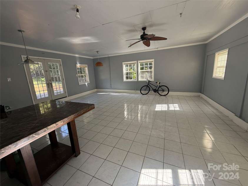 5813 Allenstown Drive, Charlotte, NC 28215.  MLS# CAR4194405, YatesRealty ID 2873. 