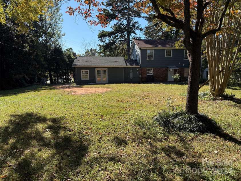 5813 Allenstown Drive, Charlotte, NC 28215.  MLS# CAR4194405, YatesRealty ID 2873. 