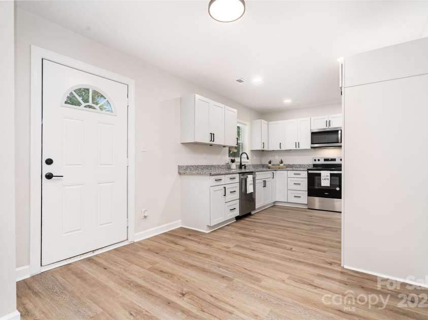 5813 Allenstown Drive, Charlotte, NC 28215.  MLS# CAR4296569, YatesRealty ID 2873. 