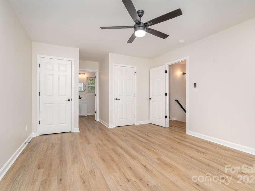 5813 Allenstown Drive, Charlotte, NC 28215.  MLS# CAR4296569, YatesRealty ID 2873. 