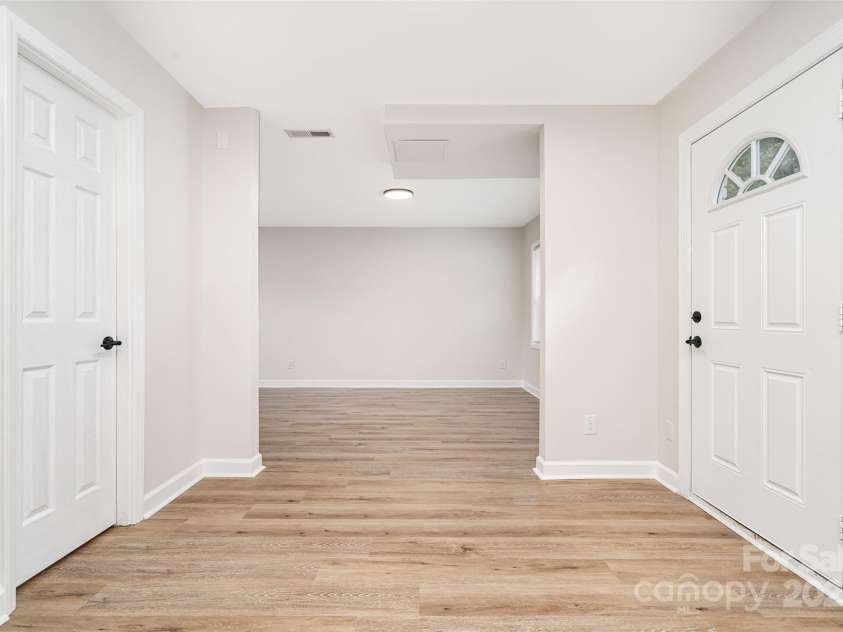 5813 Allenstown Drive, Charlotte, NC 28215.  MLS# CAR4296569, YatesRealty ID 2873. Front Entrance