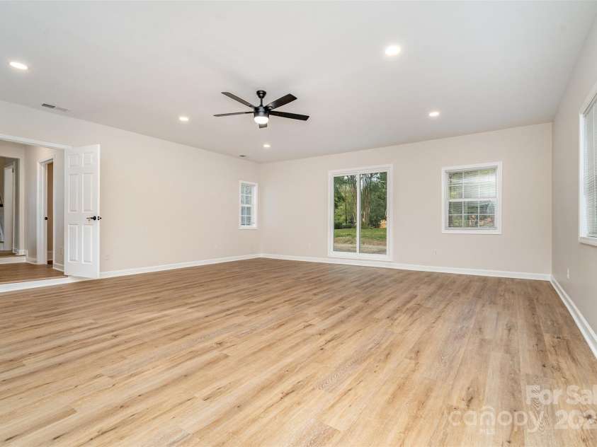 5813 Allenstown Drive, Charlotte, NC 28215.  MLS# CAR4296569, YatesRealty ID 2873. Great for Multi-Generational Living