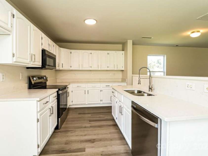 402 Smokehouse Lane, Albemarle, NC 28001.  MLS# CAR4283815, YatesRealty ID 28731. 