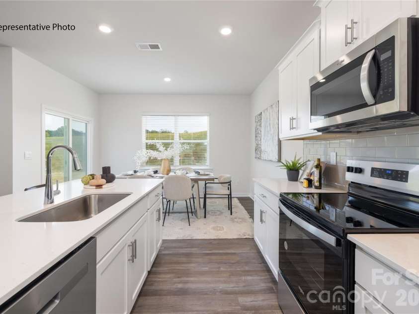5117 Parker Forest Drive, Charlotte, NC 28215.  MLS# CAR4390932, YatesRealty ID 28731. 