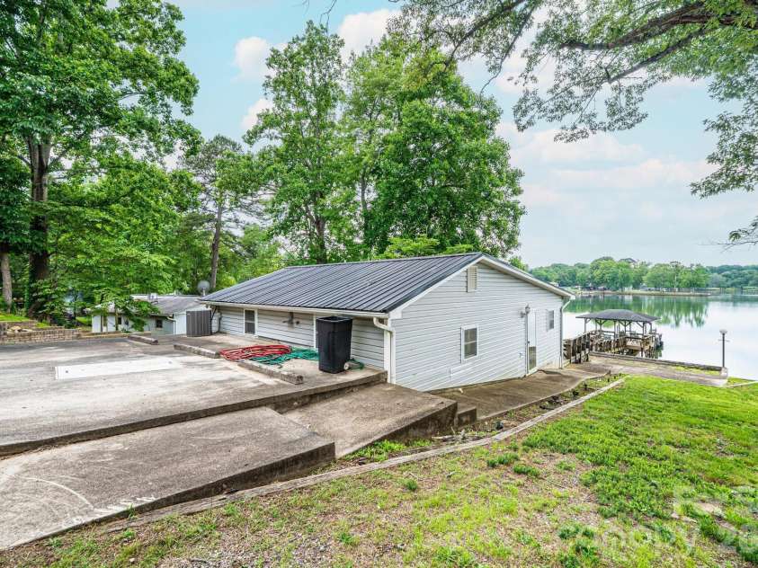 4566 Windward Lane, Catawba, NC 28609.  MLS# CAR4390926, YatesRealty ID 28734. 