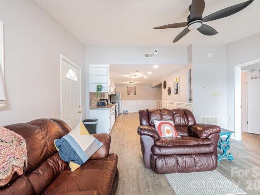 4566 Windward Lane, Catawba, NC 28609.  MLS# CAR4390926, YatesRealty ID 28734. 