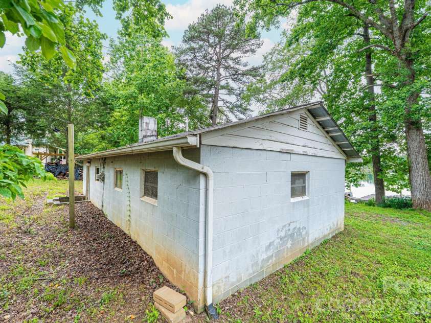4566 Windward Lane, Catawba, NC 28609.  MLS# CAR4390926, YatesRealty ID 28734. 