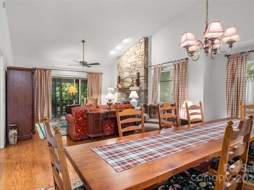 501 Red Oak Drive, Hendersonville, NC 28791.  MLS# CAR4276340, YatesRealty ID 28734. 