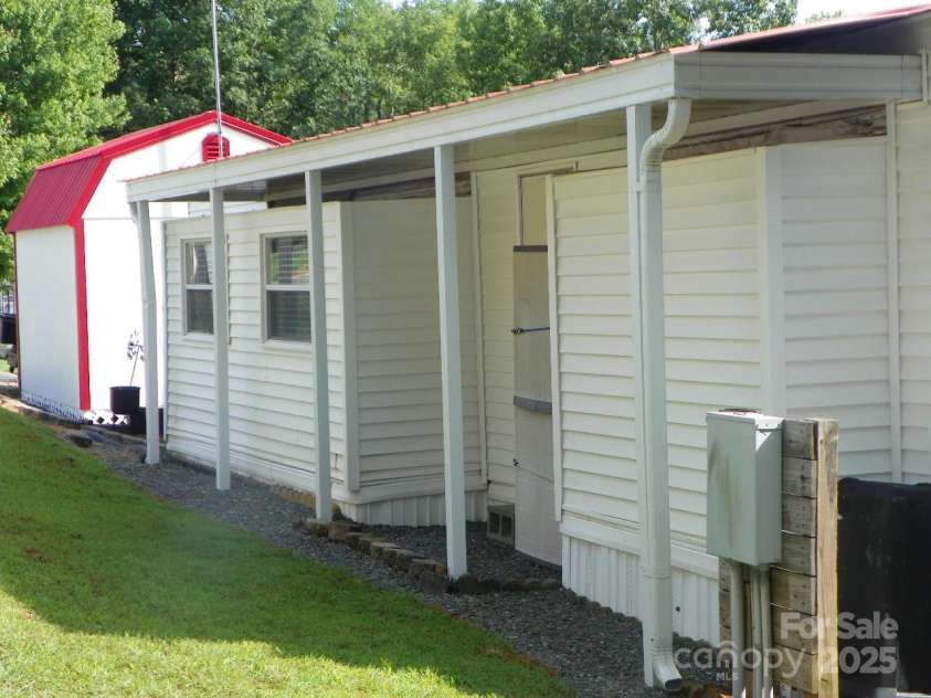 218 Cardinal Drive, New London, NC 28127.  MLS# CAR4284744, YatesRealty ID 28735. 