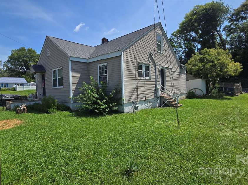 3418 York Highway, Gastonia, NC 28052.  MLS# CAR4272438, YatesRealty ID 28736. 